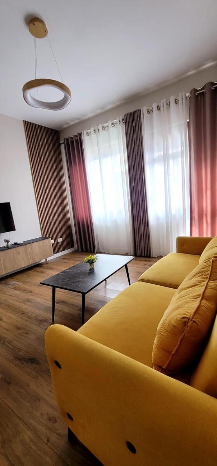 @Bazaar2 Apartment Tiranë Luaran gambar
