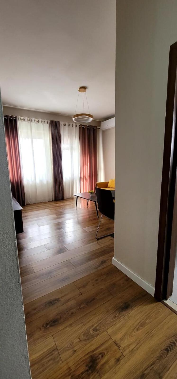 @Bazaar2 Apartment Tiranë Luaran gambar